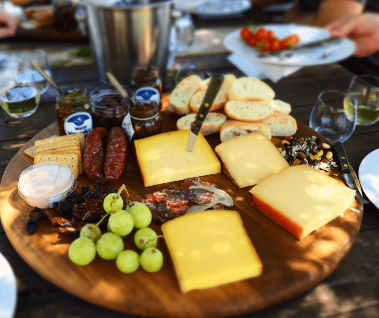 What foods aggravate hemorrhoids?