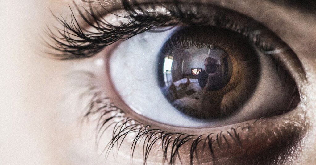 Natural home remedies & foods that reduce melanin in eyes